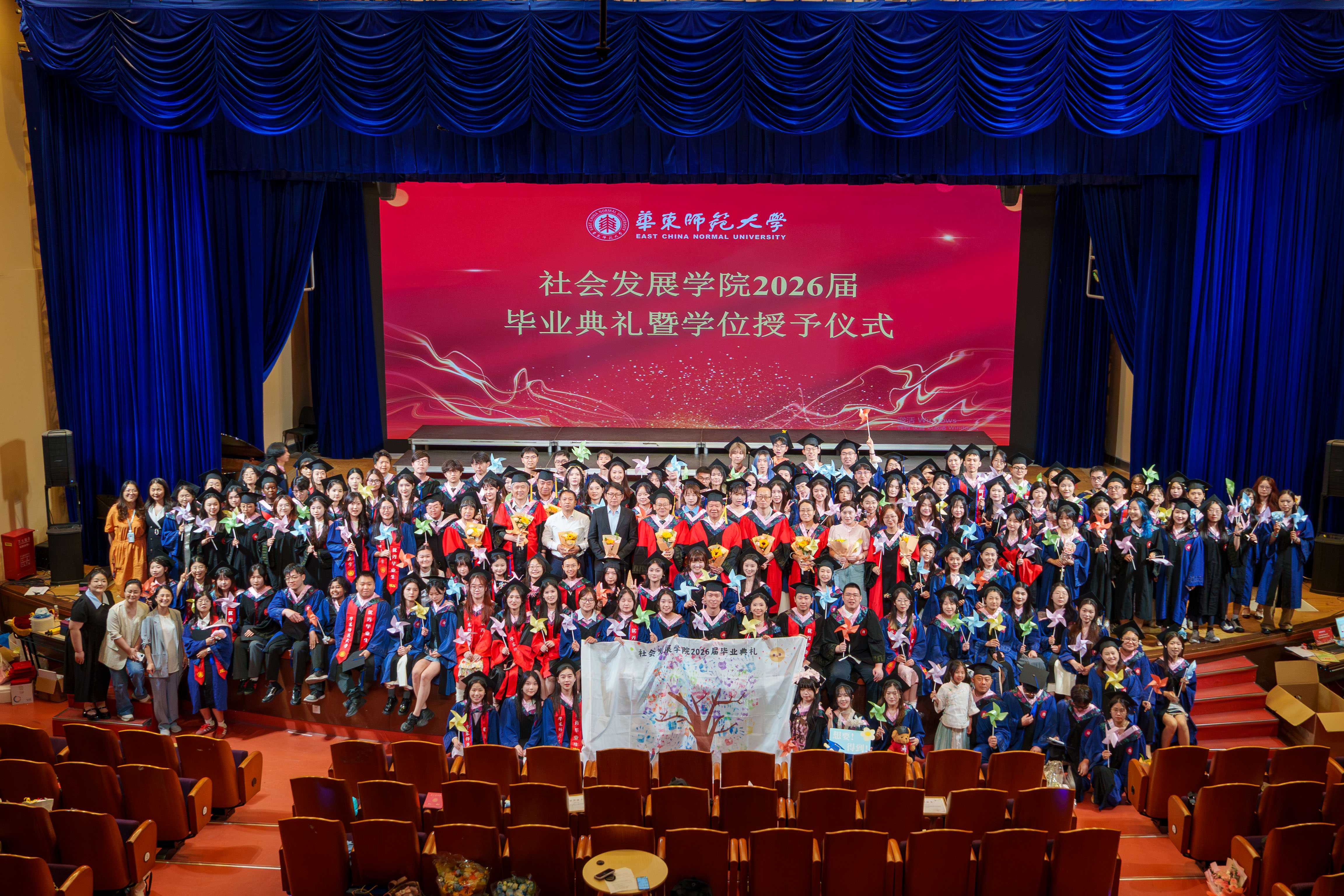 毕业典礼合照.jpg